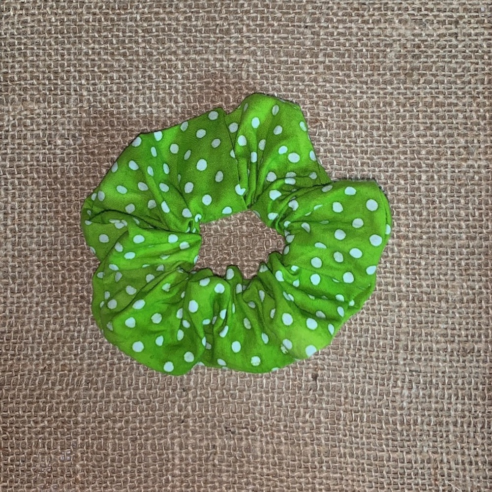 Kiwi Dots Scrunchie 🥝